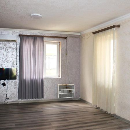Holiday Home On Aygestan 11 Yerevan Bilik gambar