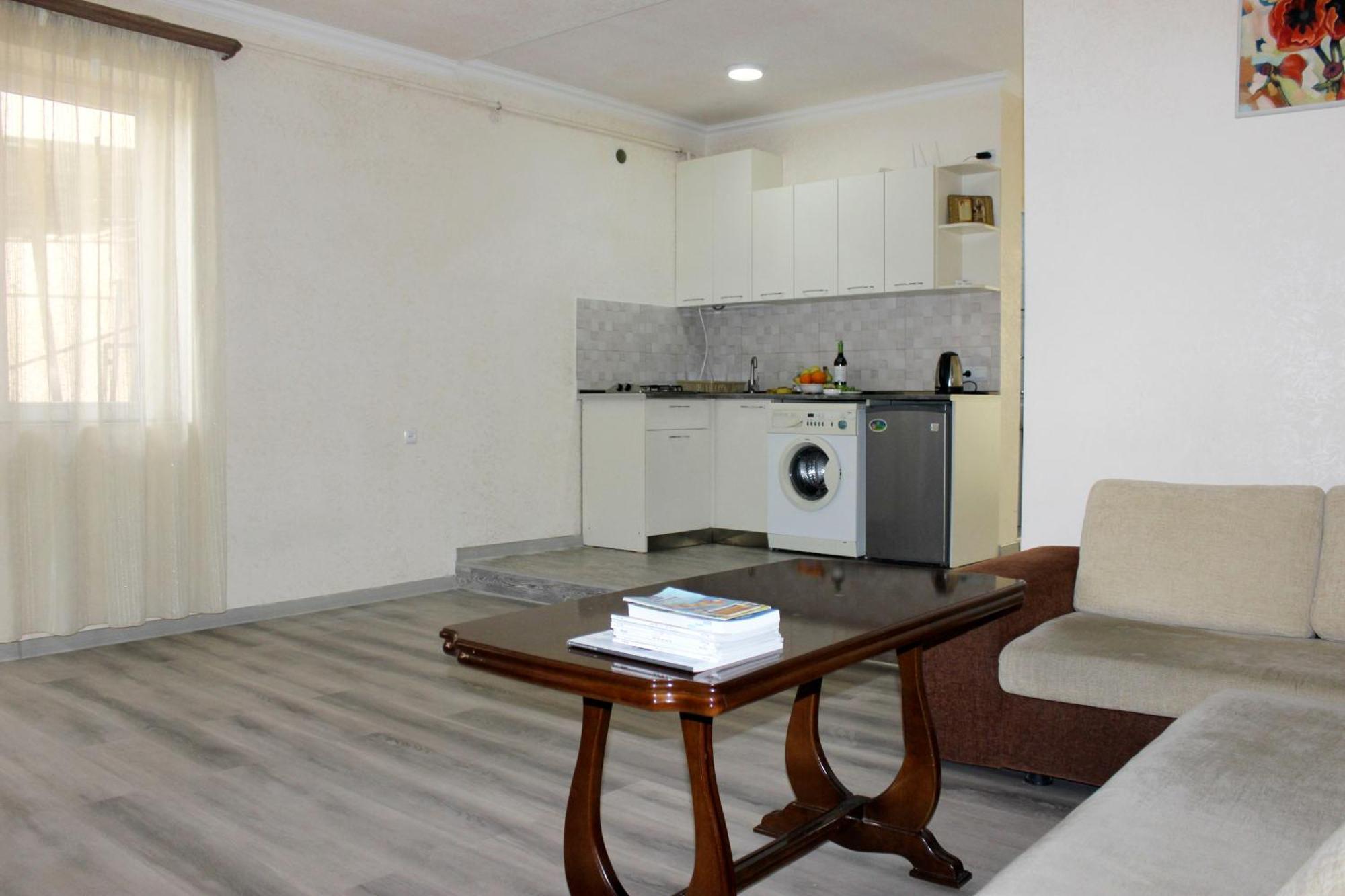 Holiday Home On Aygestan 11 Yerevan Bilik gambar